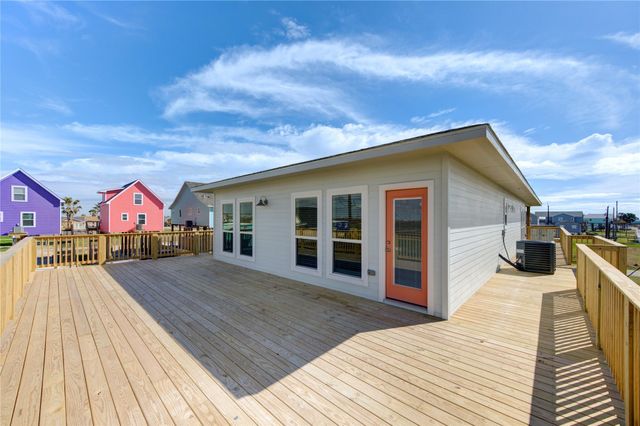 1014 Treaty Dr, Surfside Beach, TX 77541