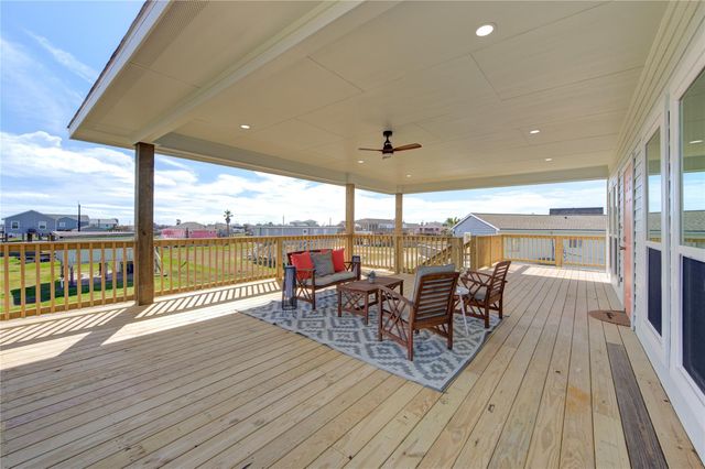1014 Treaty Dr, Surfside Beach, TX 77541