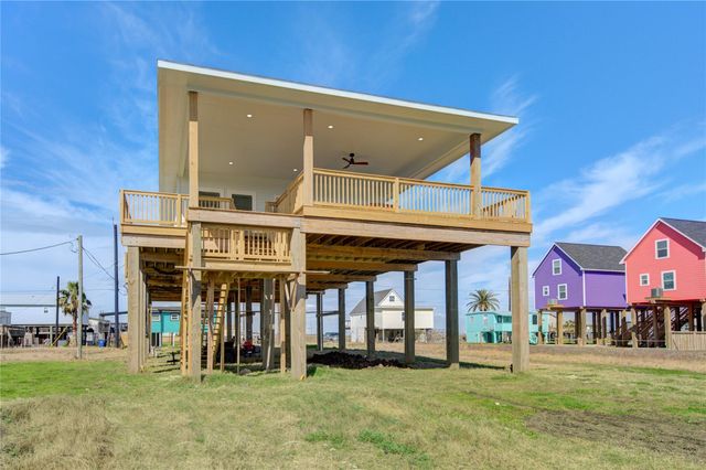 1014 Treaty Dr, Surfside Beach, TX 77541