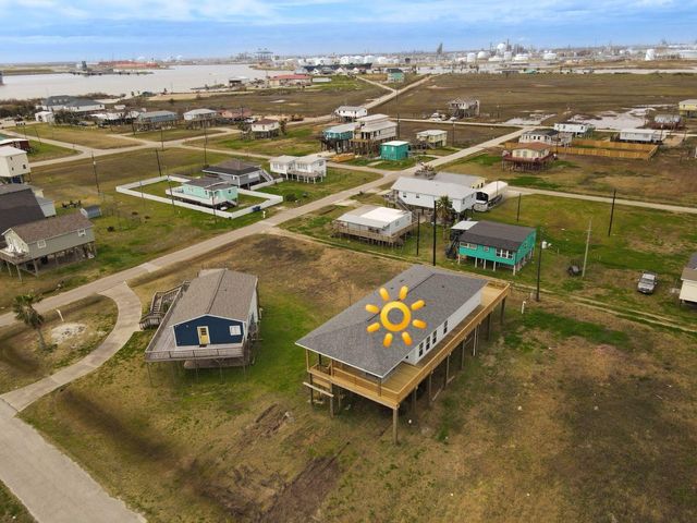 1014 Treaty Dr, Surfside Beach, TX 77541