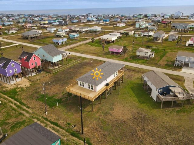 1014 Treaty Dr, Surfside Beach, TX 77541