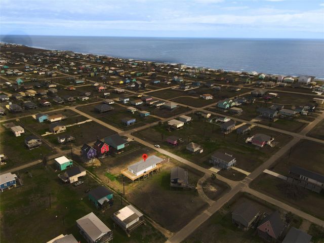 1014 Treaty Dr, Surfside Beach, TX 77541