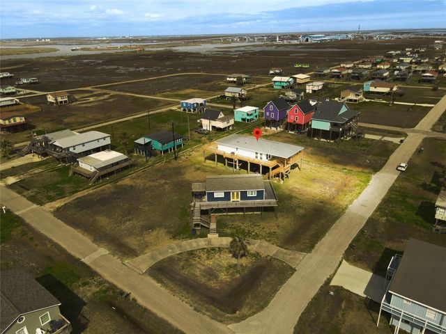 1014 Treaty Dr, Surfside Beach, TX 77541