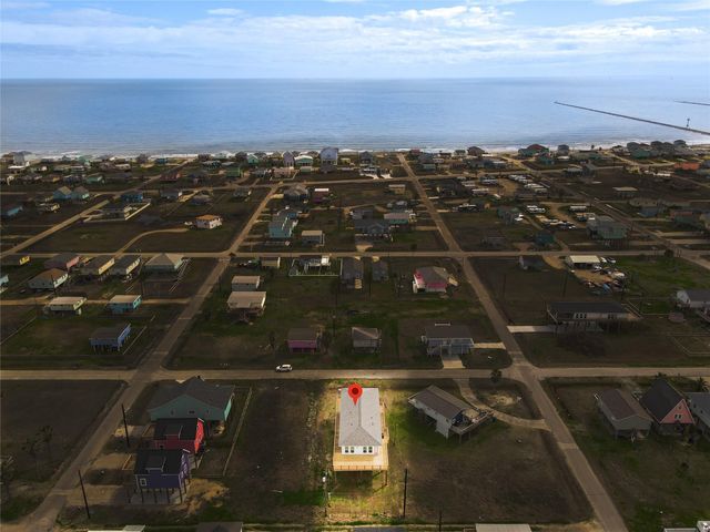 1014 Treaty Dr, Surfside Beach, TX 77541