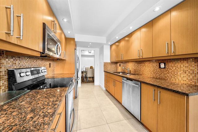 4000 Towerside Ter 705, Miami, FL 33138