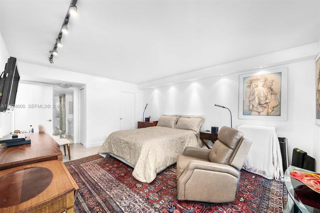 4000 Towerside Ter 705, Miami, FL 33138