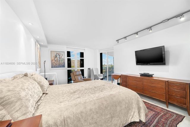 4000 Towerside Ter 705, Miami, FL 33138