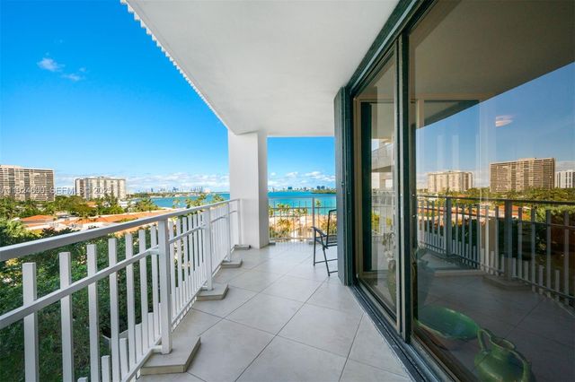 4000 Towerside Ter 705, Miami, FL 33138
