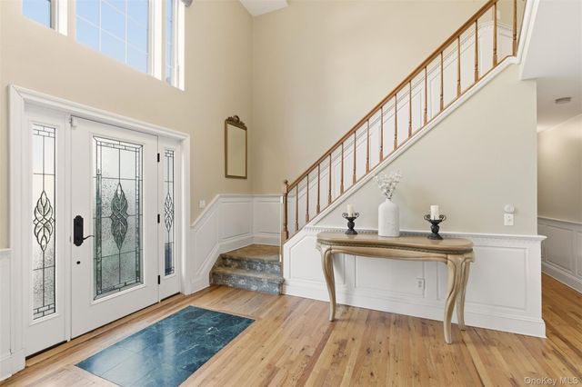 22 Knott Drive, Glen Cove, NY 11542