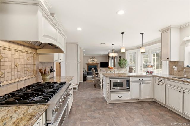 22 Knott Drive, Glen Cove, NY 11542