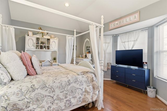 22 Knott Drive, Glen Cove, NY 11542