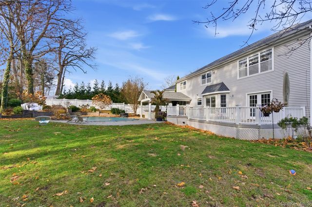 22 Knott Drive, Glen Cove, NY 11542