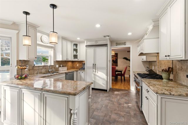 22 Knott Drive, Glen Cove, NY 11542