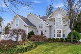 22 Knott Drive, Glen Cove, NY 11542