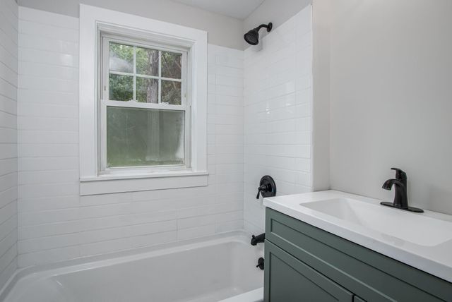 30 Dawson Avenue, Manchester, NH 03104