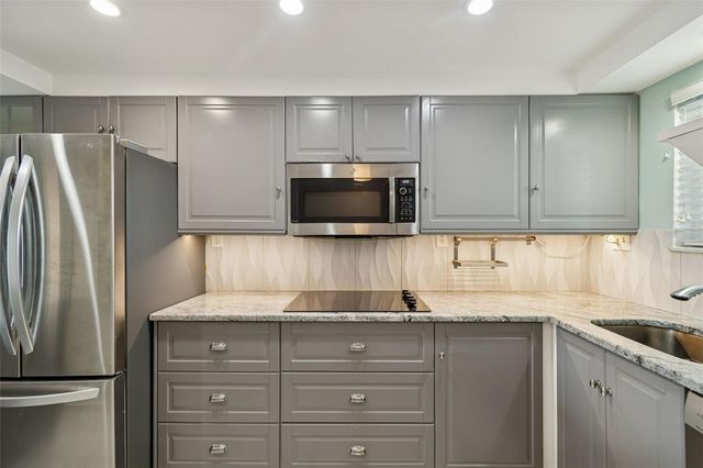 1243 S MARTIN LUTHER KING JR AVENUE B501, Clearwater, FL 33756