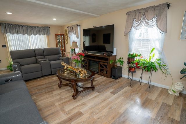 3 Columbia Rd, Billerica, MA 01821