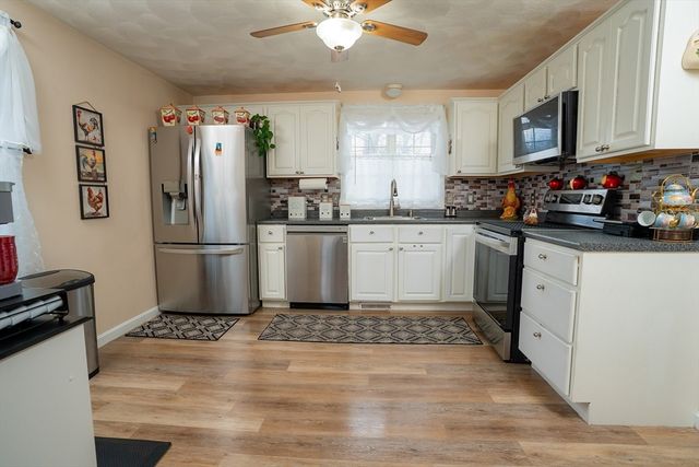 3 Columbia Rd, Billerica, MA 01821