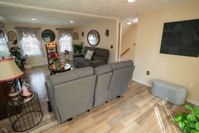 3 Columbia Rd, Billerica, MA 01821