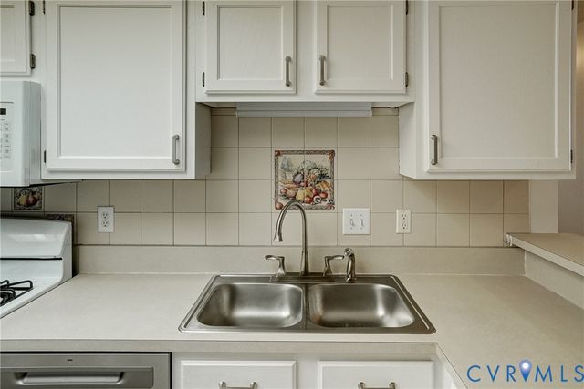 1432 Patriot Cir, Glen Allen, VA 23059