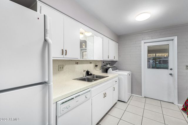 10541 W SNEAD Drive, Sun City, AZ 85351