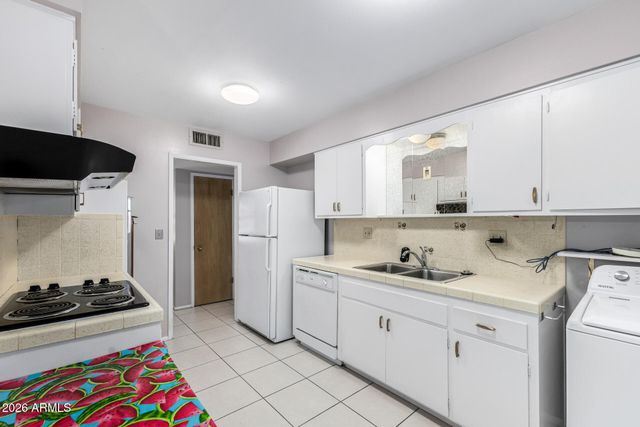 10541 W SNEAD Drive, Sun City, AZ 85351