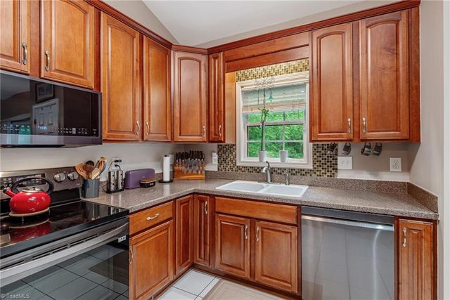 7704 Perthshire Drive, Oak Ridge, NC 27310