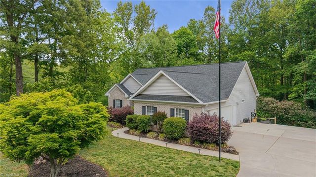 7704 Perthshire Drive, Oak Ridge, NC 27310