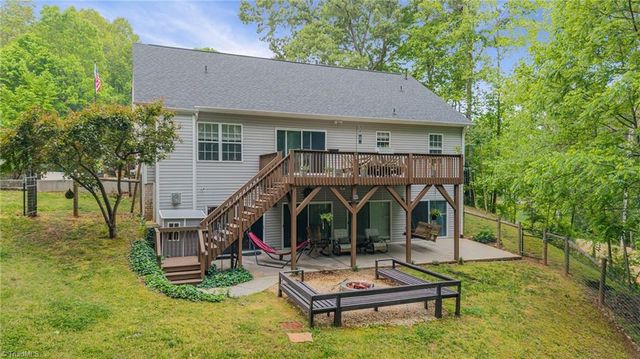 7704 Perthshire Drive, Oak Ridge, NC 27310