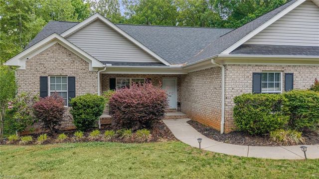 7704 Perthshire Drive, Oak Ridge, NC 27310