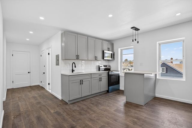 142 Winslow Ave 3, Norwood, MA 02062