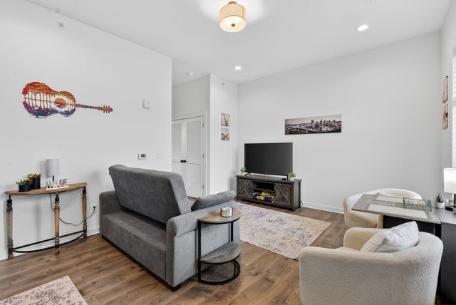 218 Hart St, Nashville, TN 37210