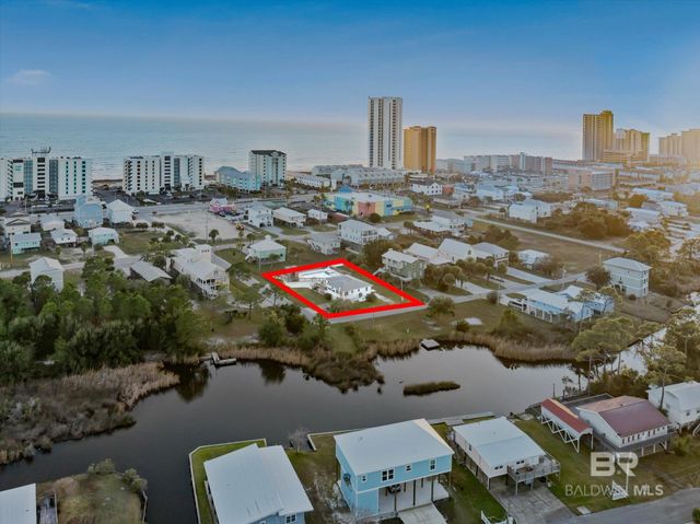 205 W 3rd Street, Gulf Shores, AL 36542