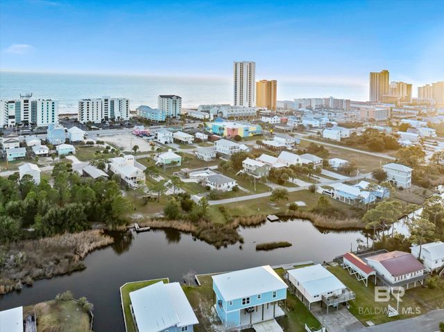 205 W 3rd Street, Gulf Shores, AL 36542