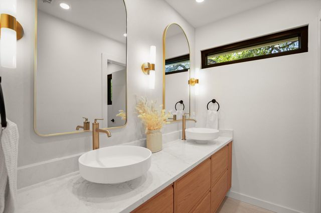 3809 Eton LN, Austin, TX 78727