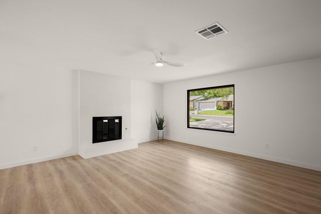 3809 Eton LN, Austin, TX 78727