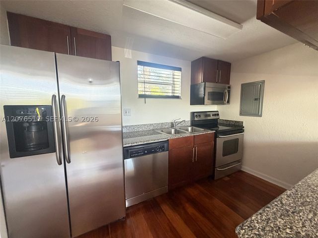 8950 SW 69th Ct 220, Pinecrest, FL 33156
