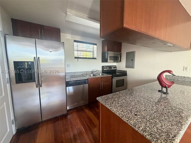 8950 SW 69th Ct 220, Pinecrest, FL 33156