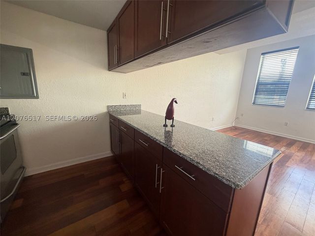 8950 SW 69th Ct 220, Pinecrest, FL 33156