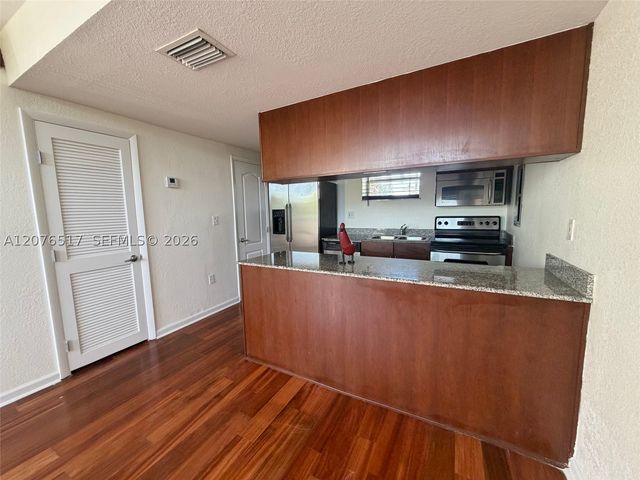 8950 SW 69th Ct 220, Pinecrest, FL 33156