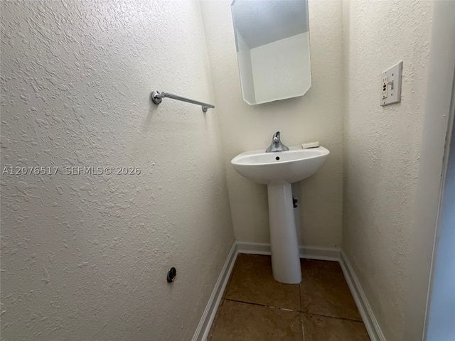 8950 SW 69th Ct 220, Pinecrest, FL 33156