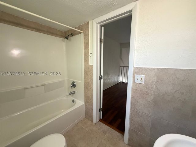 8950 SW 69th Ct 220, Pinecrest, FL 33156