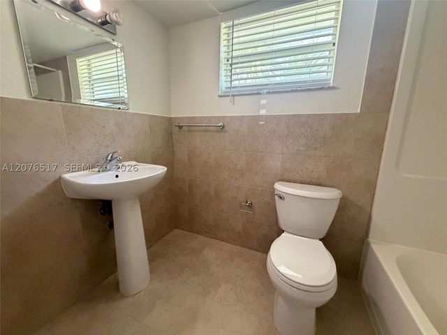 8950 SW 69th Ct 220, Pinecrest, FL 33156
