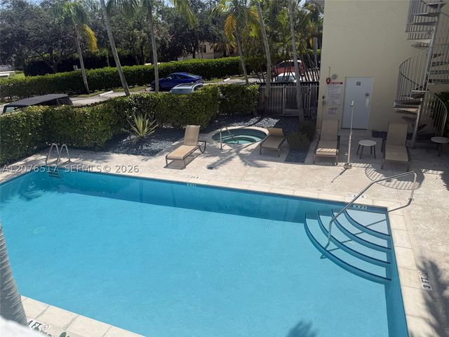 8950 SW 69th Ct 220, Pinecrest, FL 33156