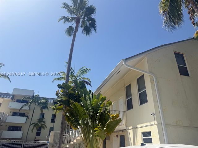 8950 SW 69th Ct 220, Pinecrest, FL 33156