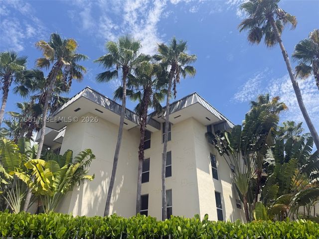 8950 SW 69th Ct 220, Pinecrest, FL 33156
