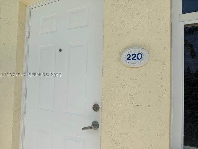 8950 SW 69th Ct 220, Pinecrest, FL 33156