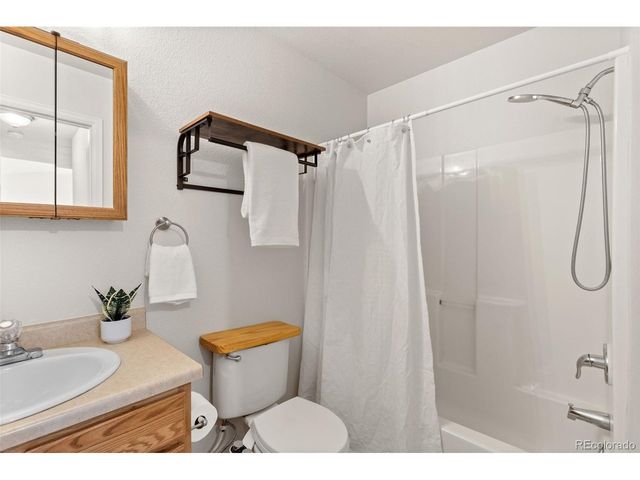 879 S Newton St, Denver, CO 80219