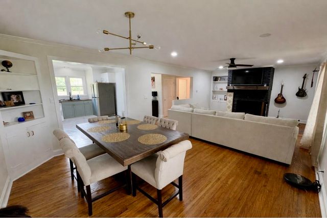 429 Whitehall CIR, Paris, TN 38242