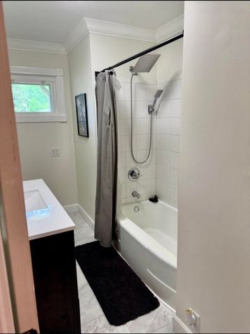 429 Whitehall CIR, Paris, TN 38242